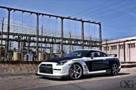 Seibon Carbon GT-R R35 OEM Style Carbon Fiber Side Skirts (Pair) for Nissan GT-R - Image 5