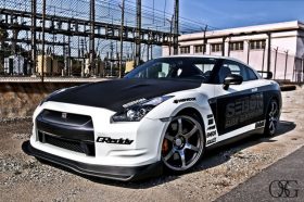 Seibon Carbon GT-R R35 OEM Style Carbon Fiber Side Skirts (Pair) for Nissan GT-R - Image 6