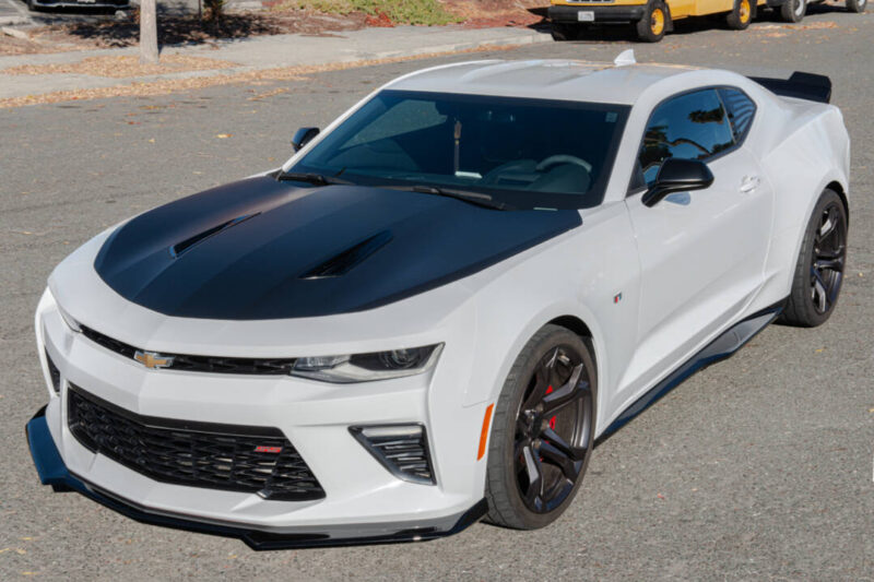 EOS 2019-2024 Chevrolet Camaro RS / SS 6th Gen Facelift 1LE Glossy Black Front Splitter Lip & Side Skirts
