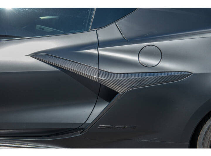 EOS 2023-2024 Chevrolet Corvette C8 Z06 Carbon Fiber Side Fender Door Garnish