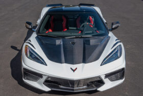 EOS 2020-2024 Chevrolet Corvette C8 Carbon Fiber GT3 R Side Vented Extractor Hood - Image 2