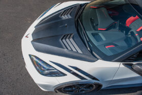 EOS 2020-2024 Chevrolet Corvette C8 Carbon Fiber GT3 R Side Vented Extractor Hood - Image 3