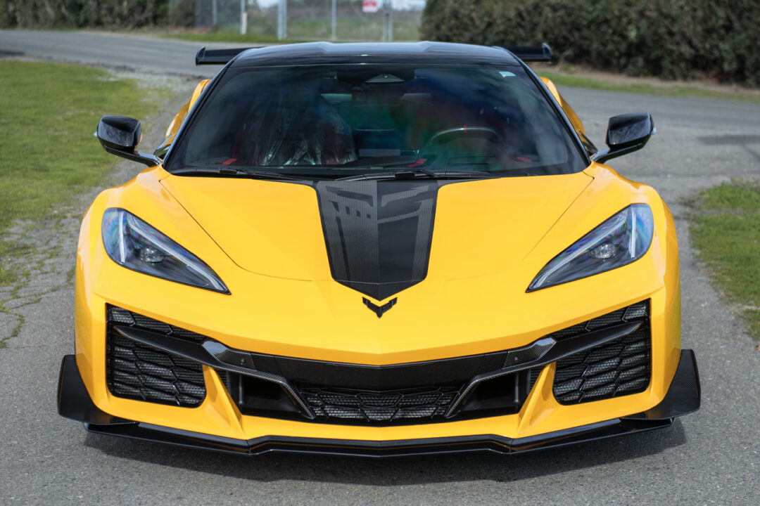 EOS 2020-2025 Corvette C8 Bronze Accent Hood Carbon Flash Metallic Stripe
