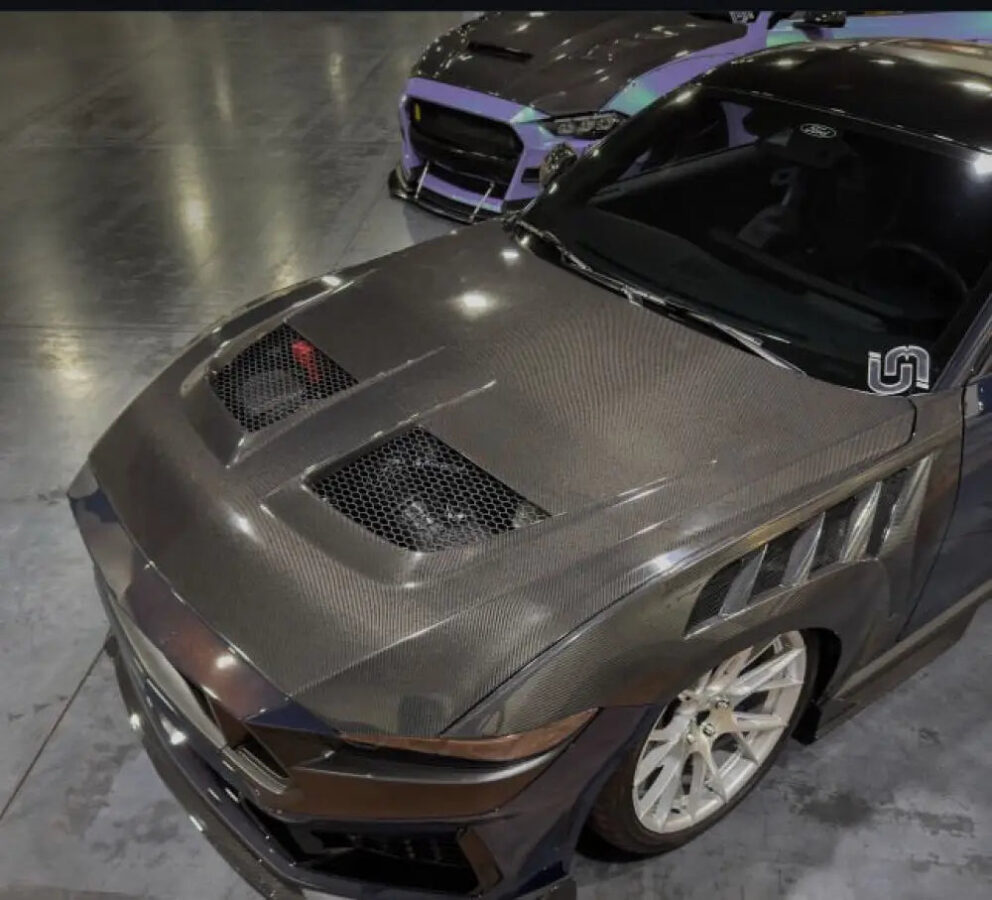 GT4-R Fenders and GTD Hood Combo