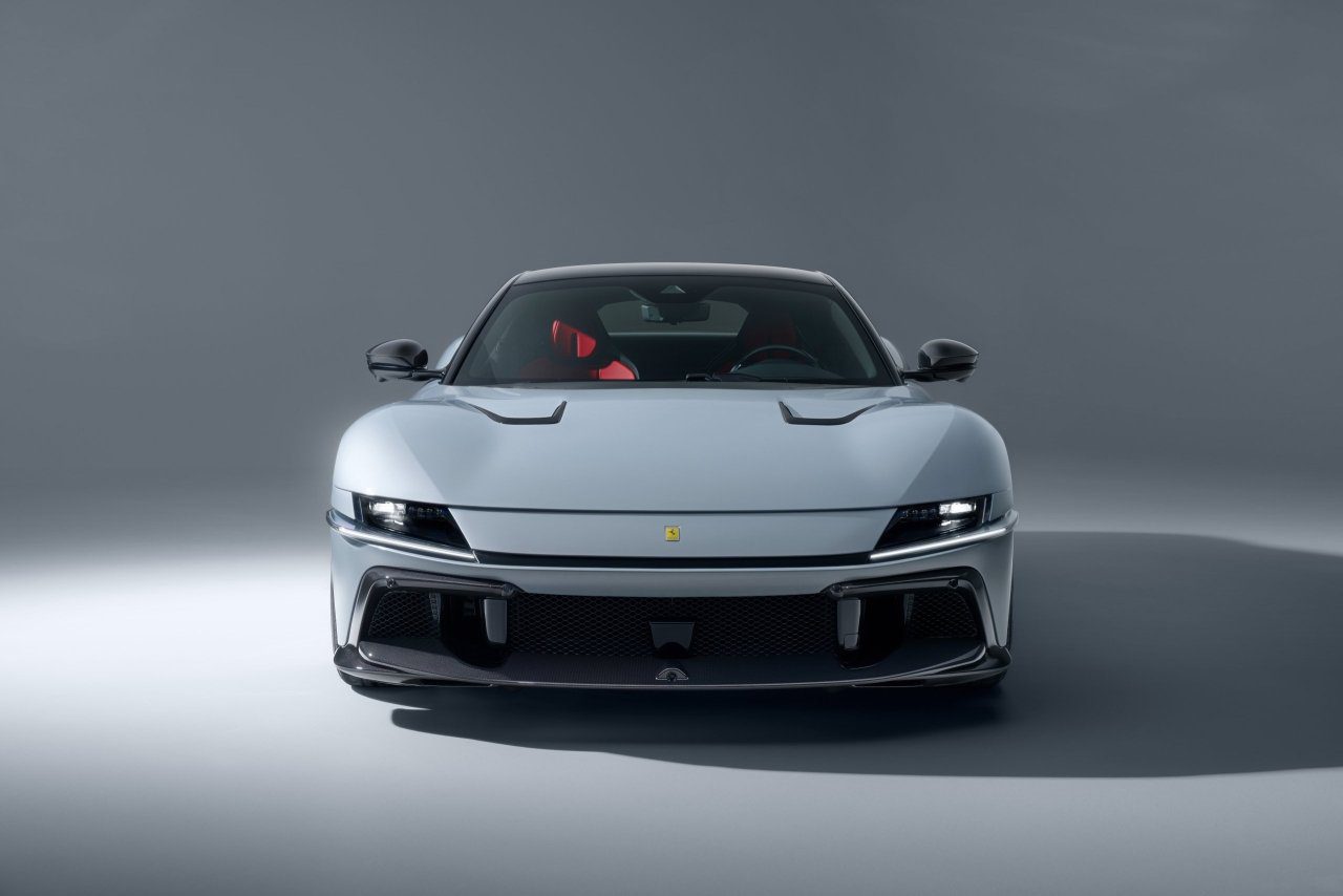 NOVITEC Ferrari 12Cilindri Carbon Front Lip - Image 6