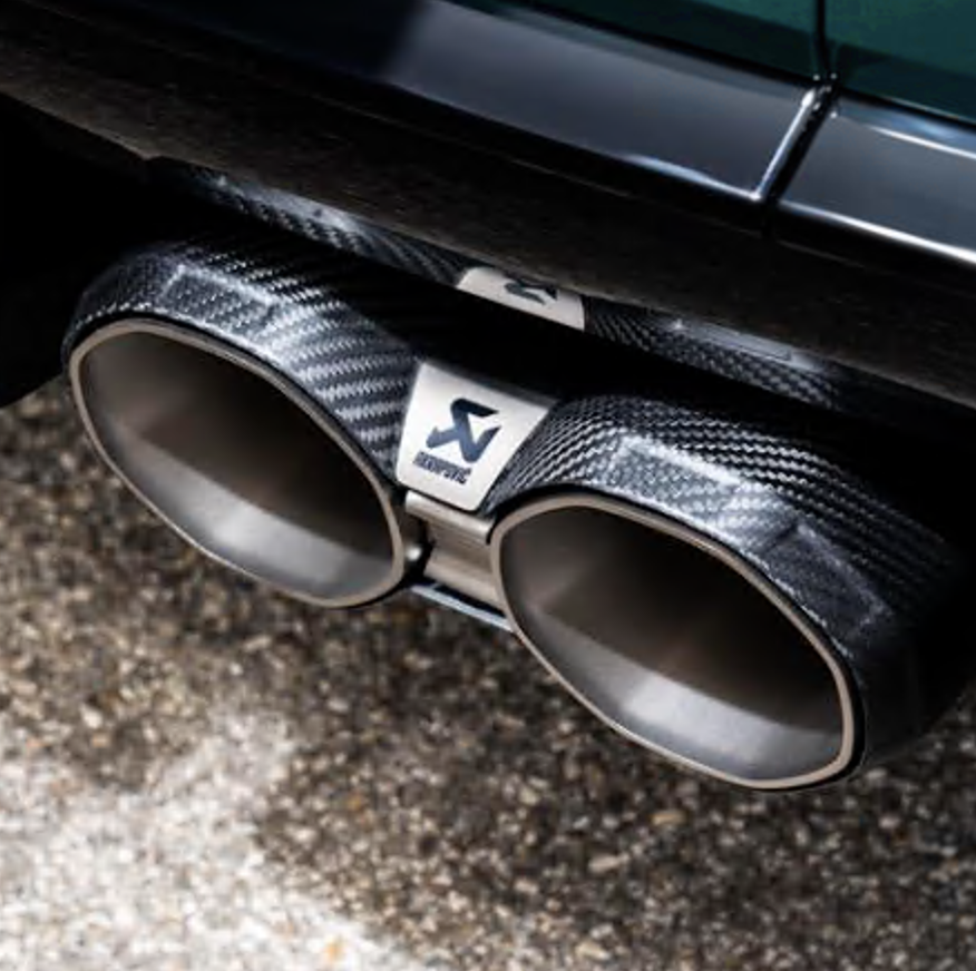 Akrapovič 2021-2026 BMW M3 / M4 Classic Round Tail Pipe Set Carbon Fiber
