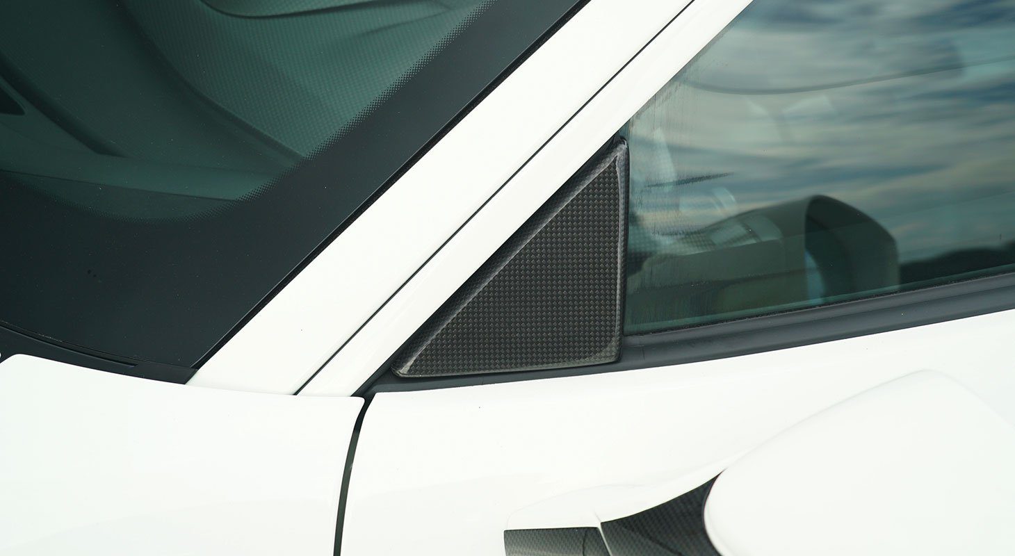 NOVITEC Carbon Side Window Triangle Covers detail