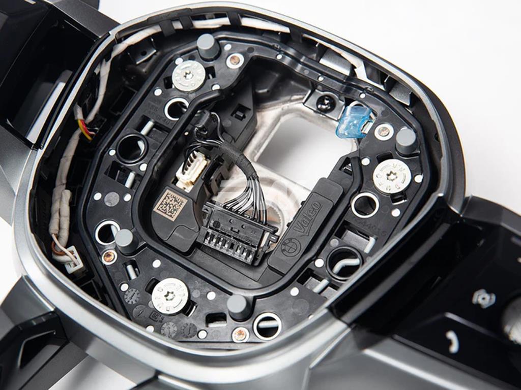 RW Carbon 2024-2026 BMW G60 5-Series Alcantara Steering Wheel - Image 4