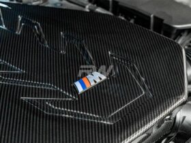 RW Carbon G90/G99 M5 Carbon Fiber Engine Cover for BMW M5 - Image 3