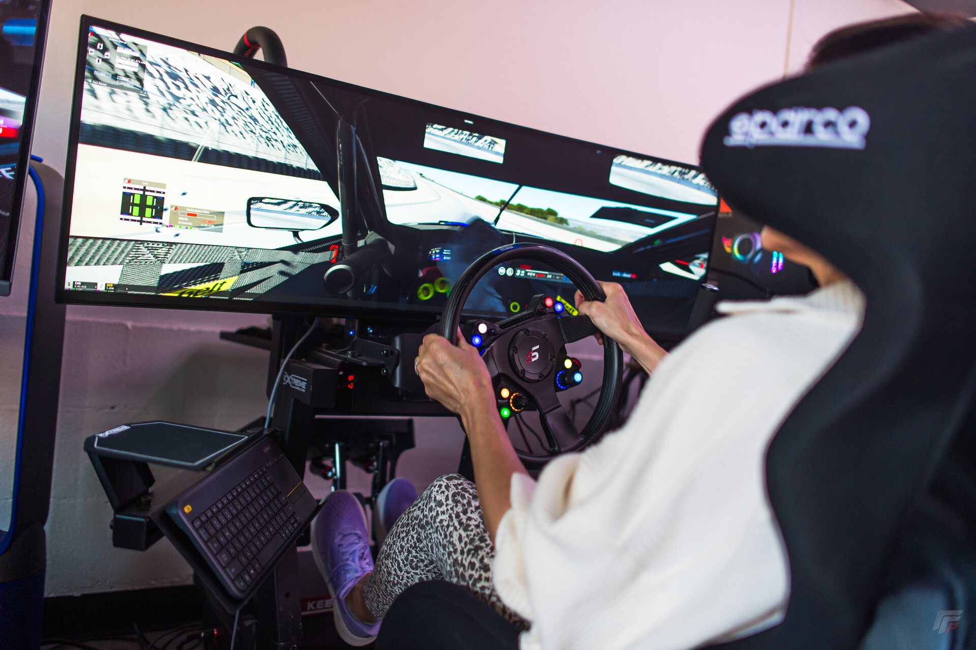 Customer testing Simagic GT wheel on ultrawide sim rig at FFP