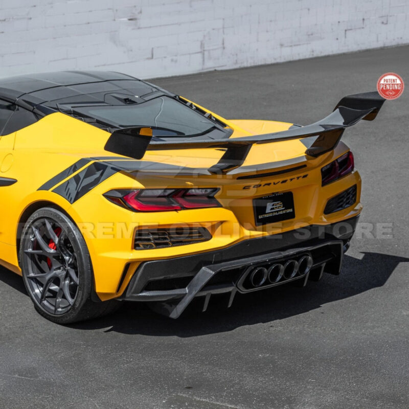C8 Z06 daylight rear angle