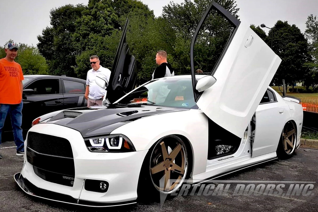 EOS Dodge Charger 2005-2010 Vertical Doors Kit - Image 2