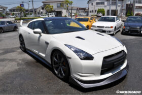 DarwinPro Aerodynamics DarwinPRO GTR R35 CBA AMS Style Carbon Fiber Front Lip - Image 2