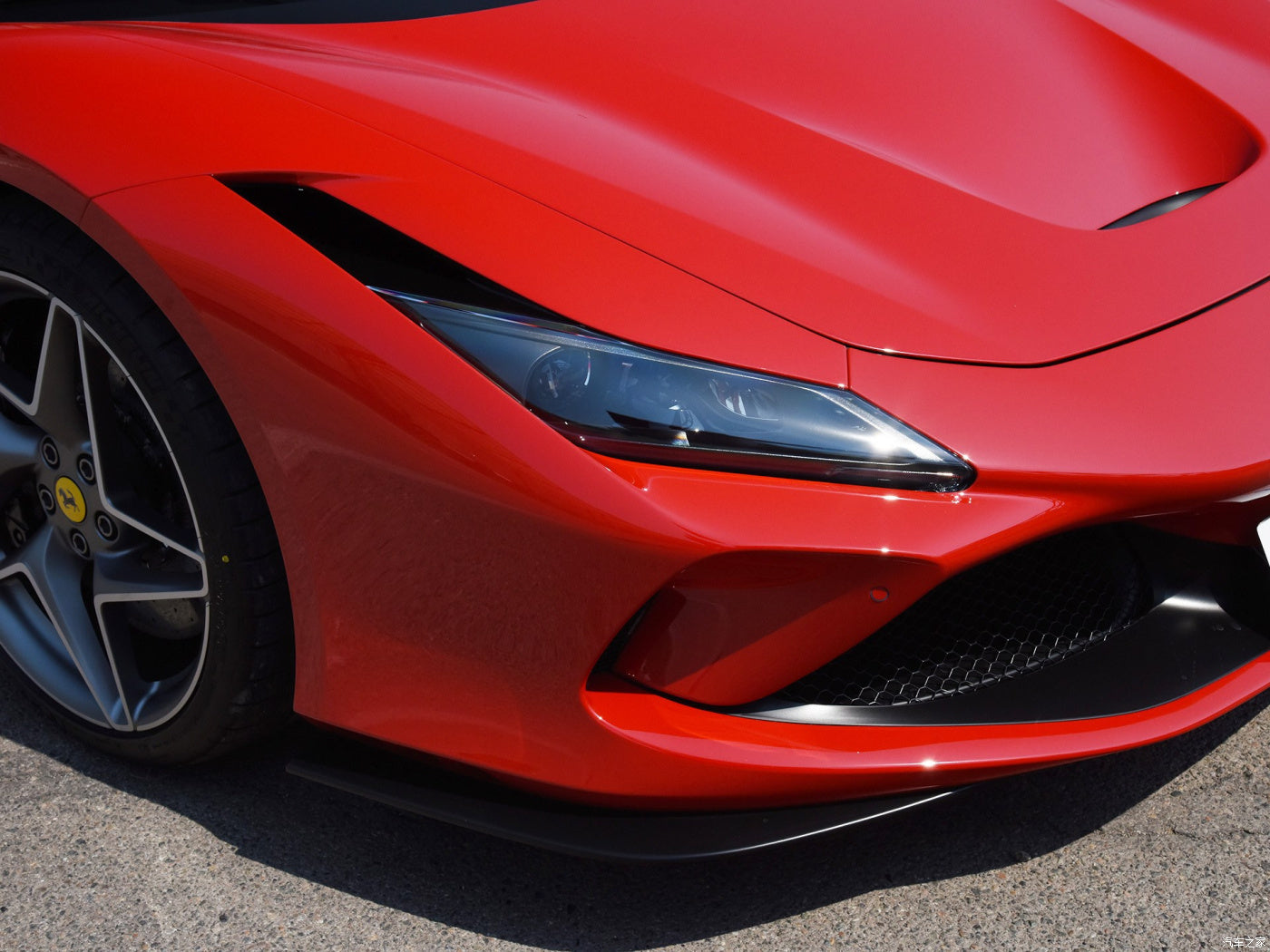 DarwinPro Aerodynamics DarwinPRO F8 Tributo and Spider Autoclave Carbon Fiber Front Bumper Side Splitter DarwinPRO (OE) for