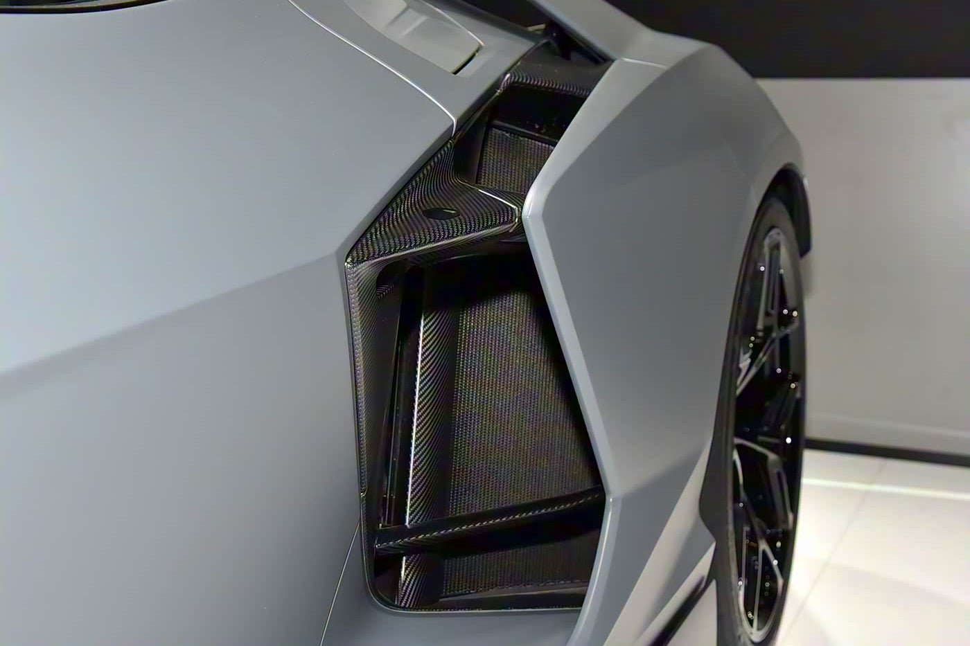 DarwinPro Aerodynamics DarwinPRO Revuelto OE Style Autoclave Carbon Fiber Quarter Panel Fender Vents 10 pieces - Image 2