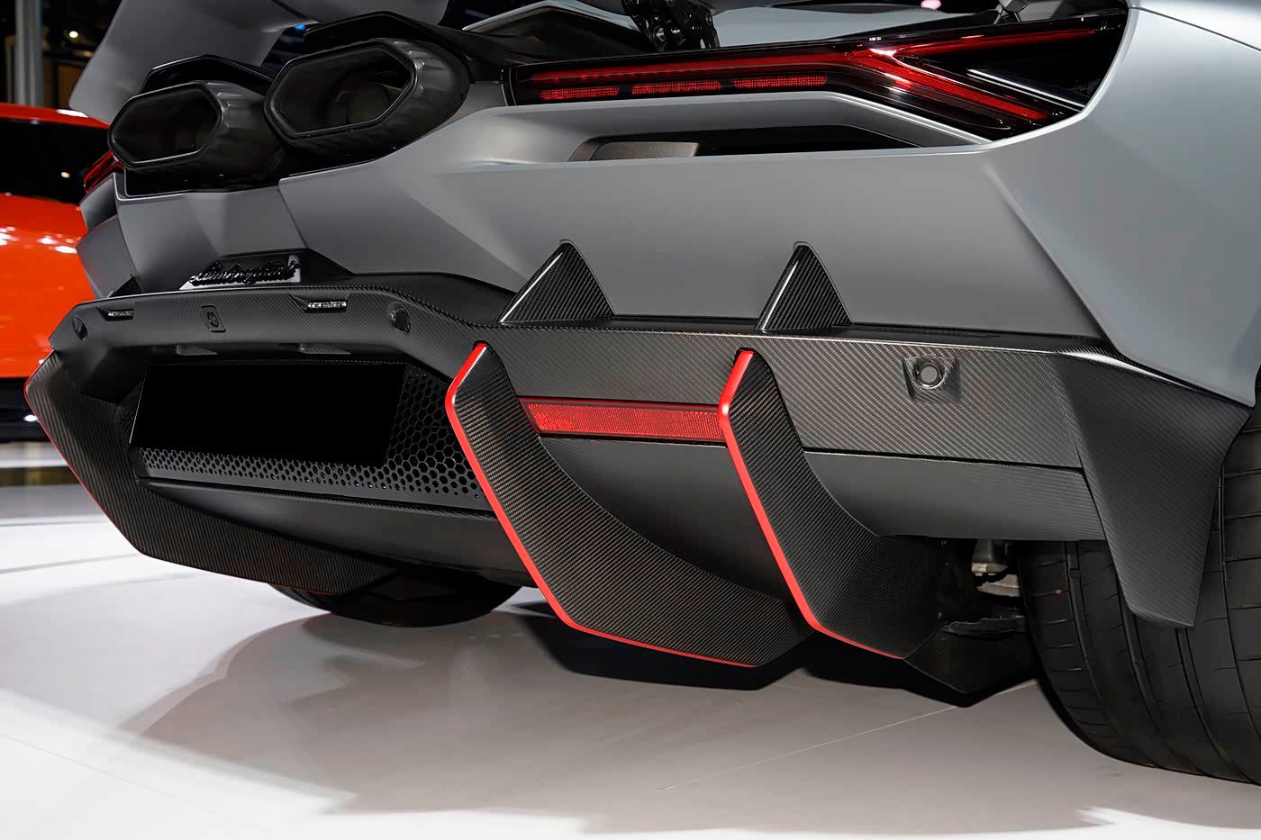 DarwinPro Aerodynamics DarwinPRO Revuelto OE Style Autoclave Carbon Fiber Rear Diffuser