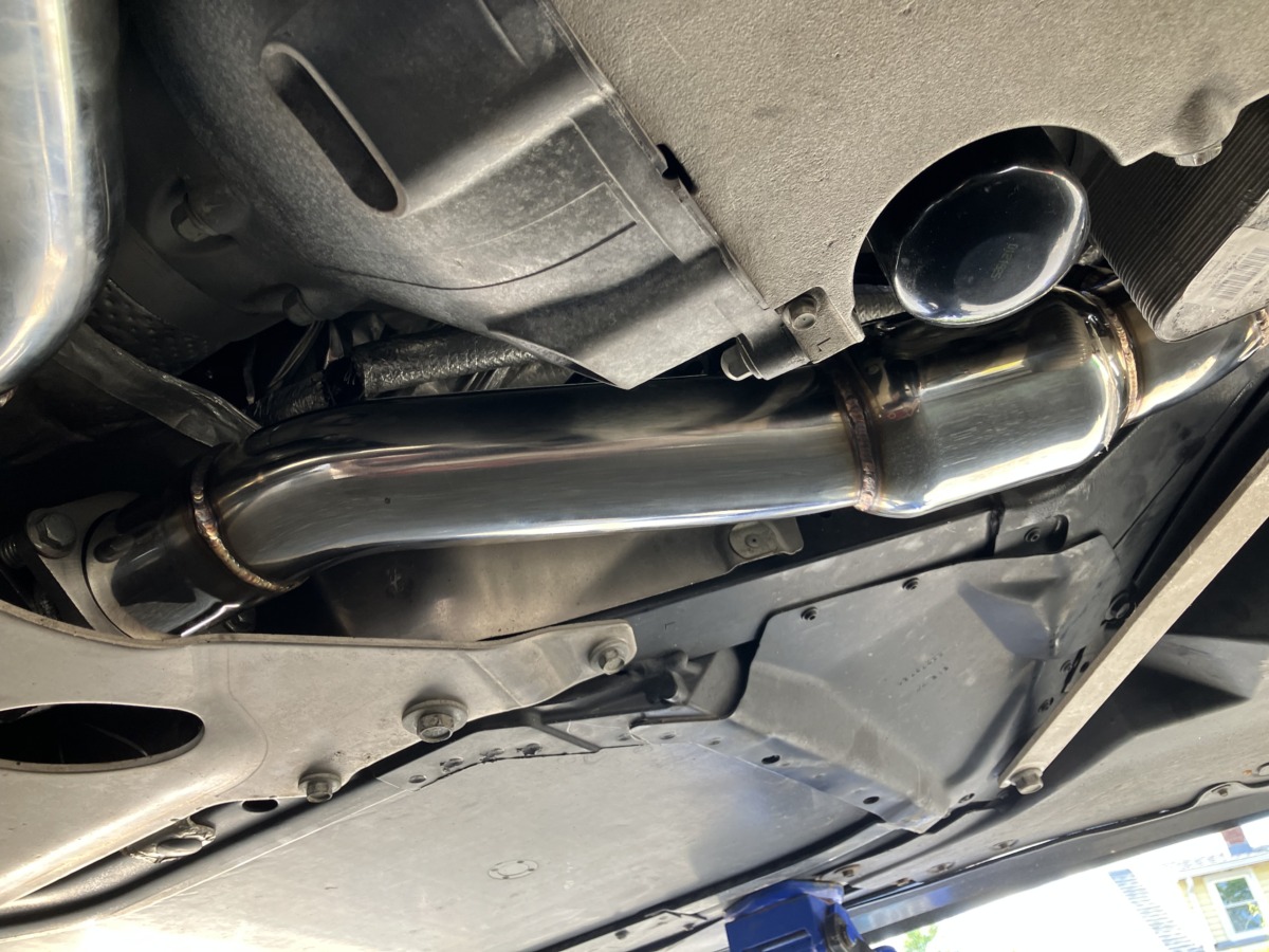 High-flow downpipe installed underside